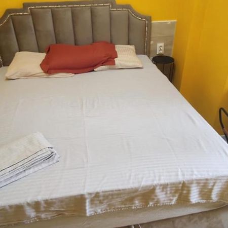 One Room With A Shared Bathroom Кишинёв Экстерьер фото