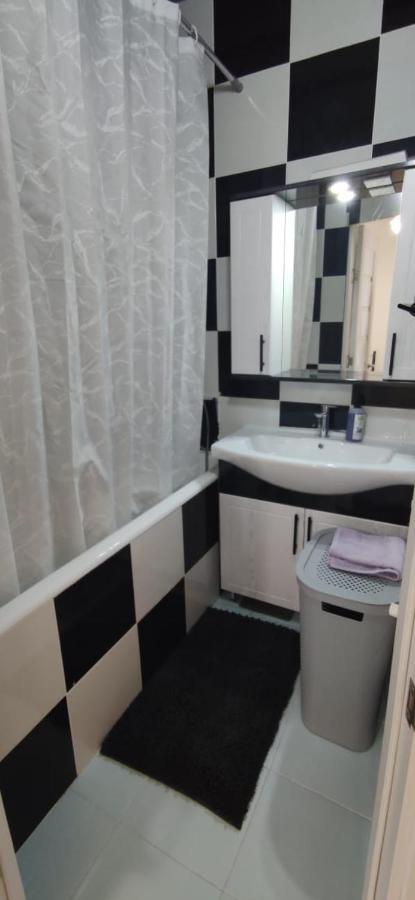 One Room With A Shared Bathroom Кишинёв Экстерьер фото