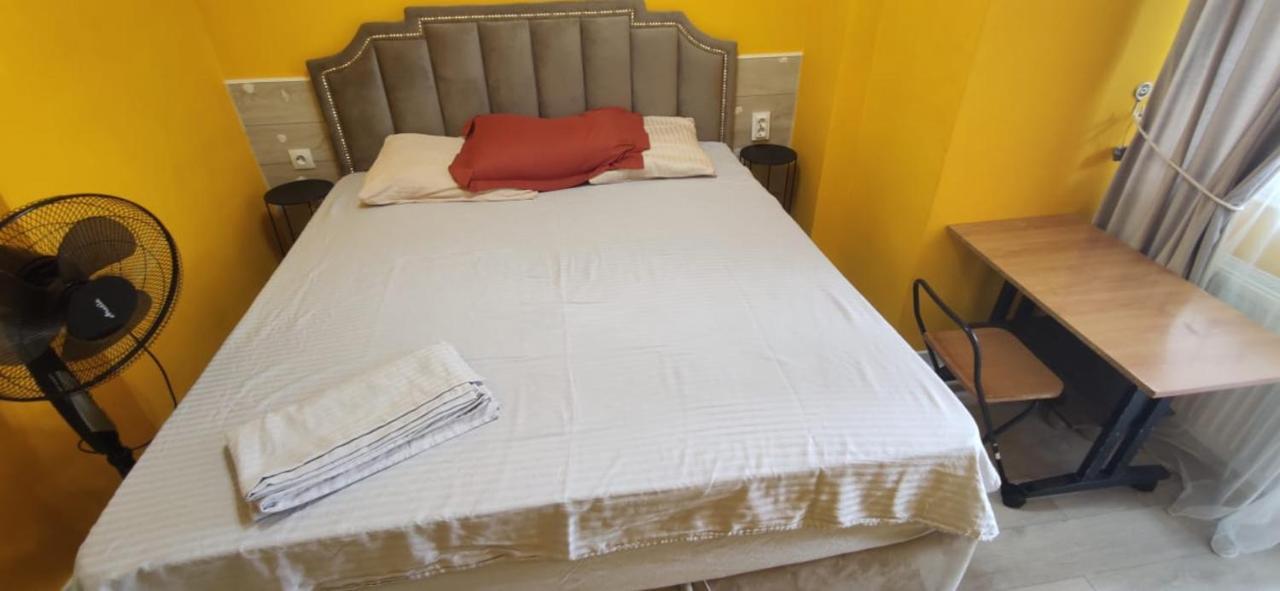 One Room With A Shared Bathroom Кишинёв Экстерьер фото